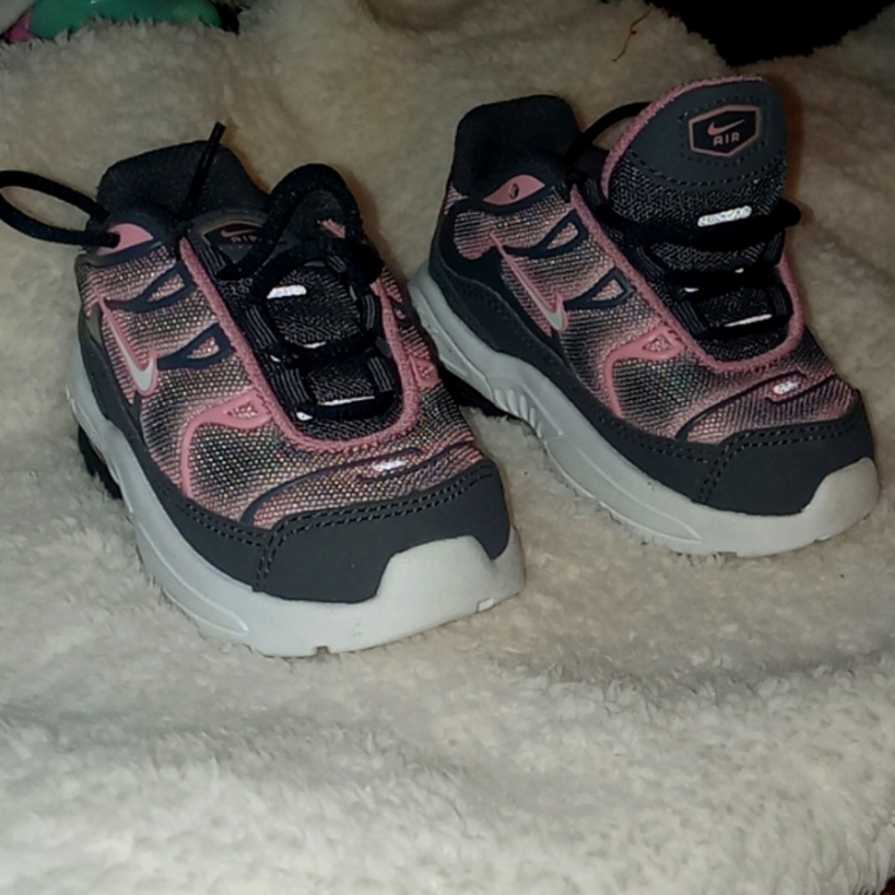 Max air size 5c baby shoe,cute pink and black and white color